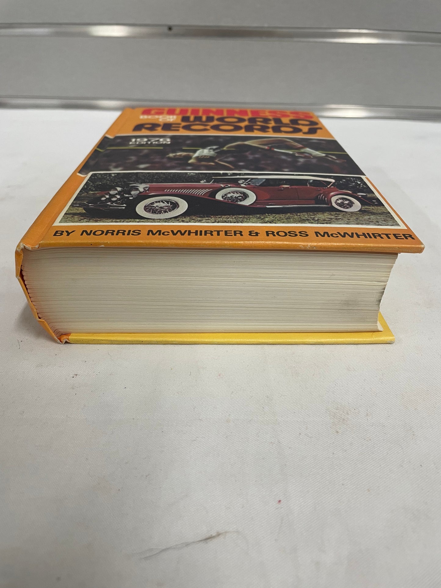 Guiness Book of World Records 1976 Edition. Hardback copy. 5169562