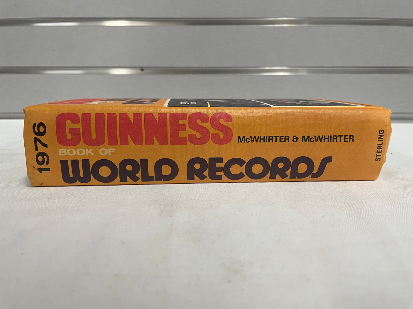 Guiness Book of World Records 1976 Edition. Hardback copy. 5169562