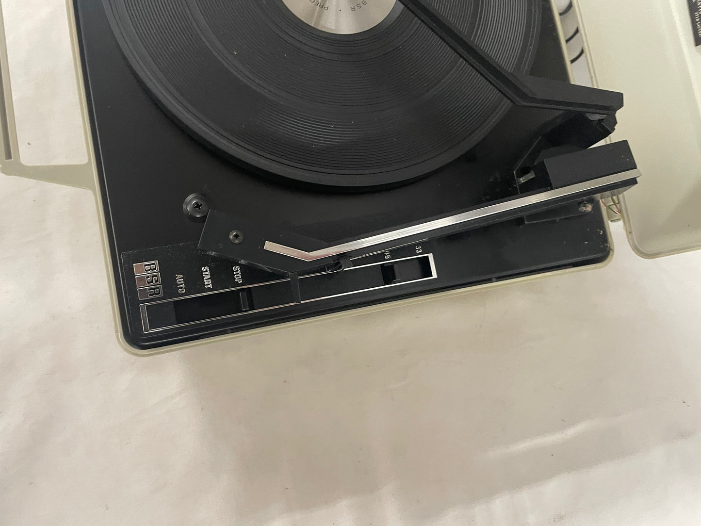 Emerson Automatic Record Player Swingmate. ModelA-25A. Household Phono. Comes in plastic case. Handle to carry.