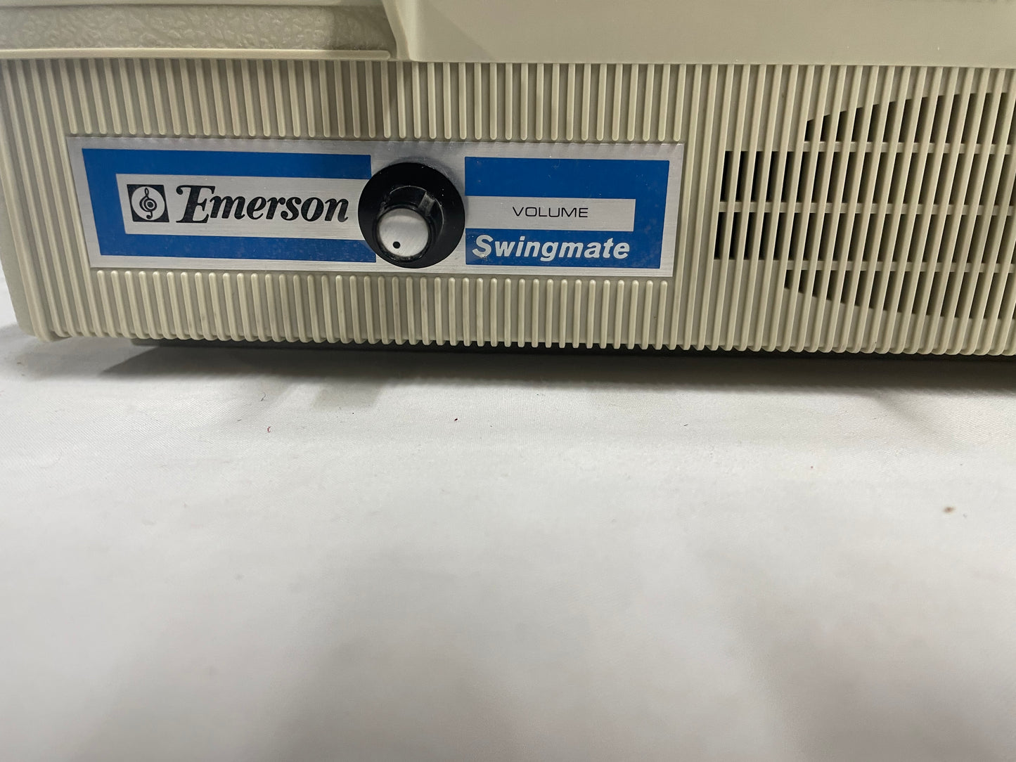 Emerson Automatic Record Player Swingmate. ModelA-25A. Household Phono. Comes in plastic case. Handle to carry.