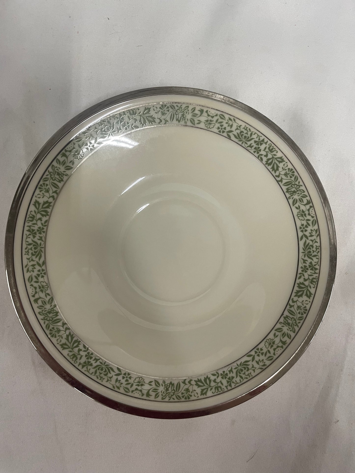 Lenox Memoir Collection Fine China Dish Set w Tea Cups and Plates 6" & 8" Dishes. LIKE NEW in case
