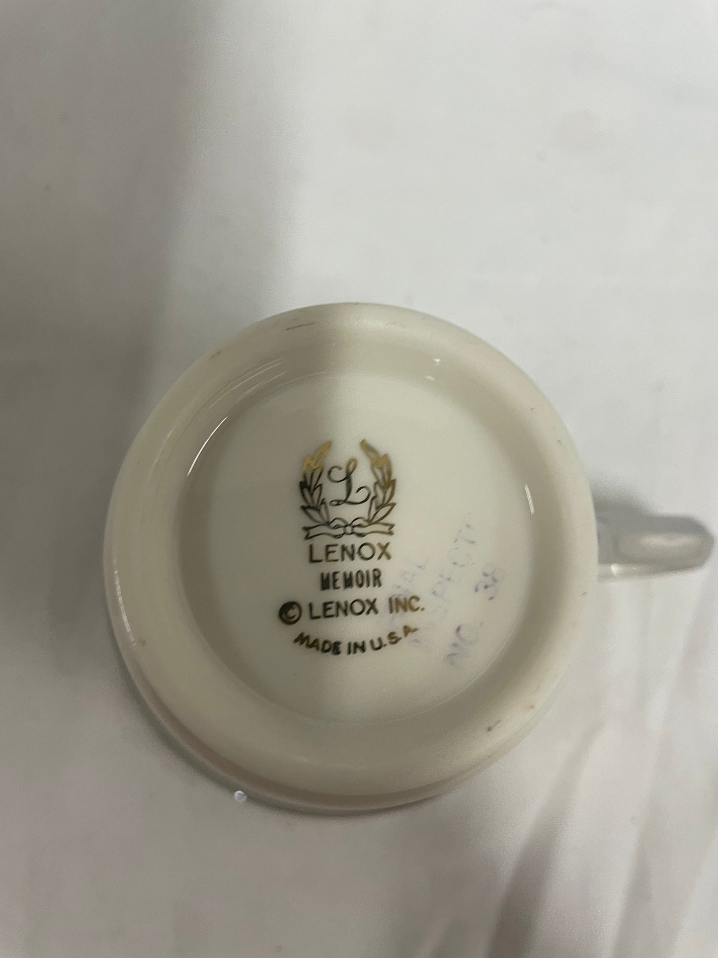 Lenox Memoir Collection Fine China Dish Set w Tea Cups and Plates 6" & 8" Dishes. LIKE NEW in case