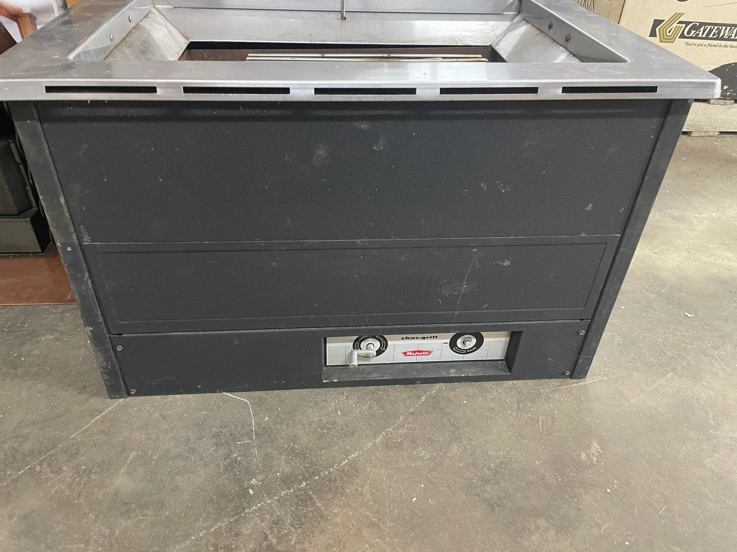 Majestic Char-Grill. Silver and Black Grill. 29.5x18.5”