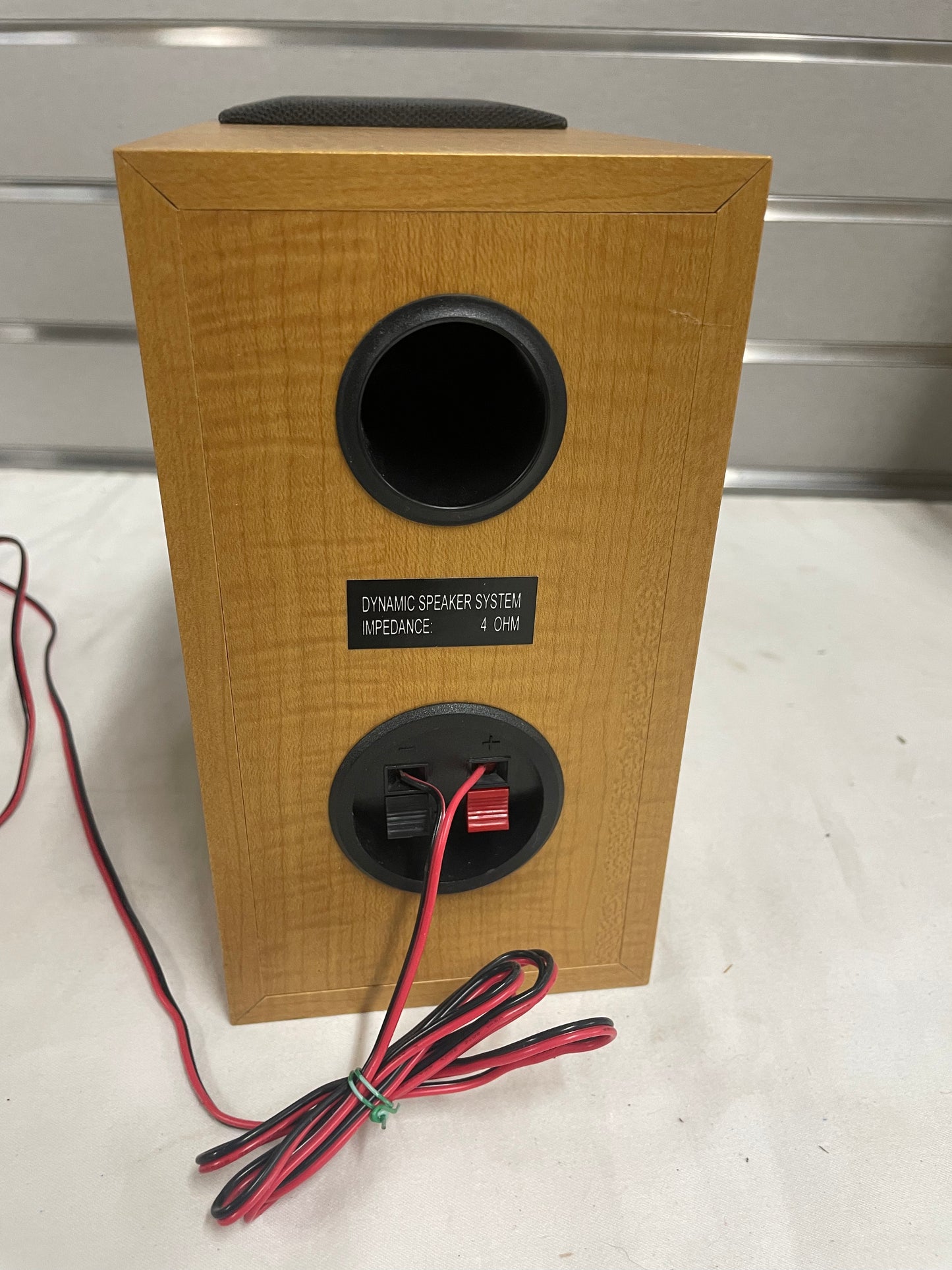 Dynamic Stereo Speaker System. Impedance. 4 OHM 2 Speakers for Bookcase