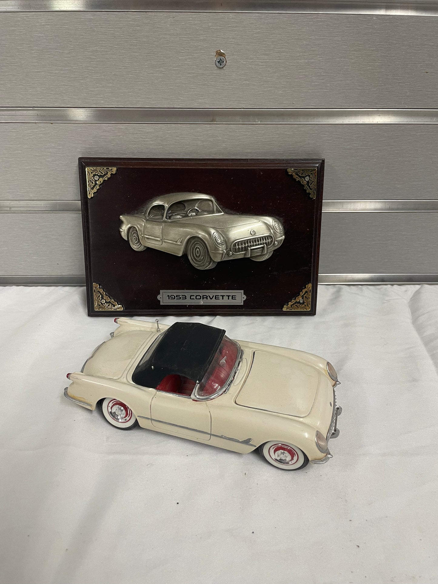 1953 Die Cast Corvette with Plaque. White Corvette, convertible top comes off 1:24 Scale.