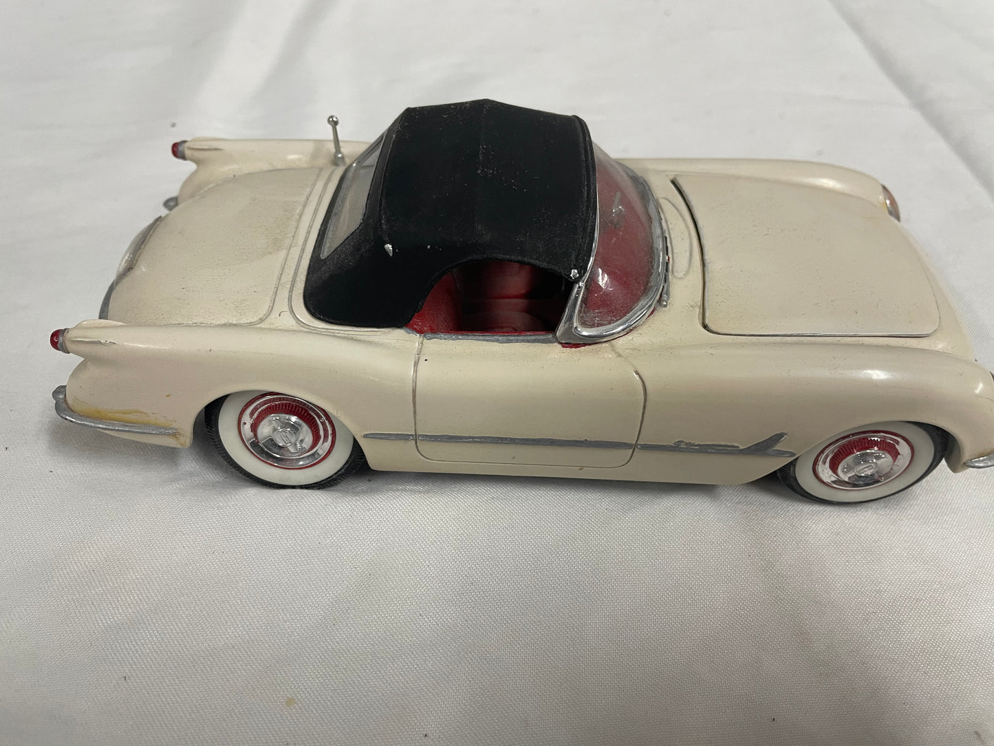 1953 Die Cast Corvette with Plaque. White Corvette, convertible top comes off 1:24 Scale.