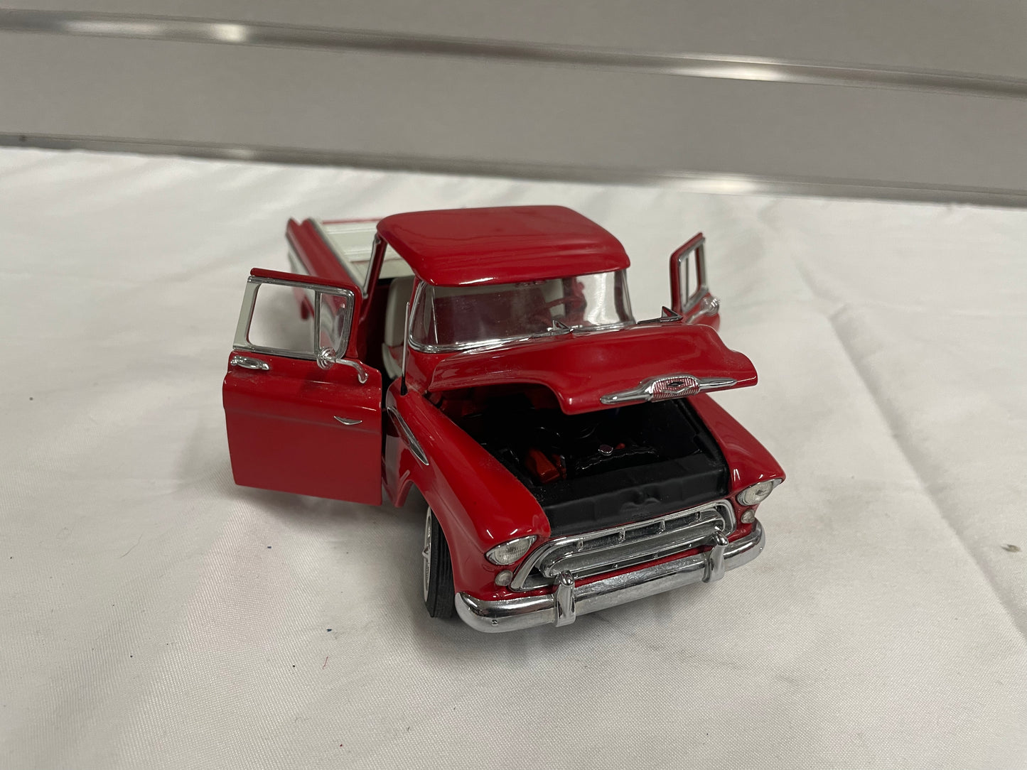 1/24 Scale Danbury Mint Die-Cast 1957 Chevrolet Cameo Carrier Pickup Truck