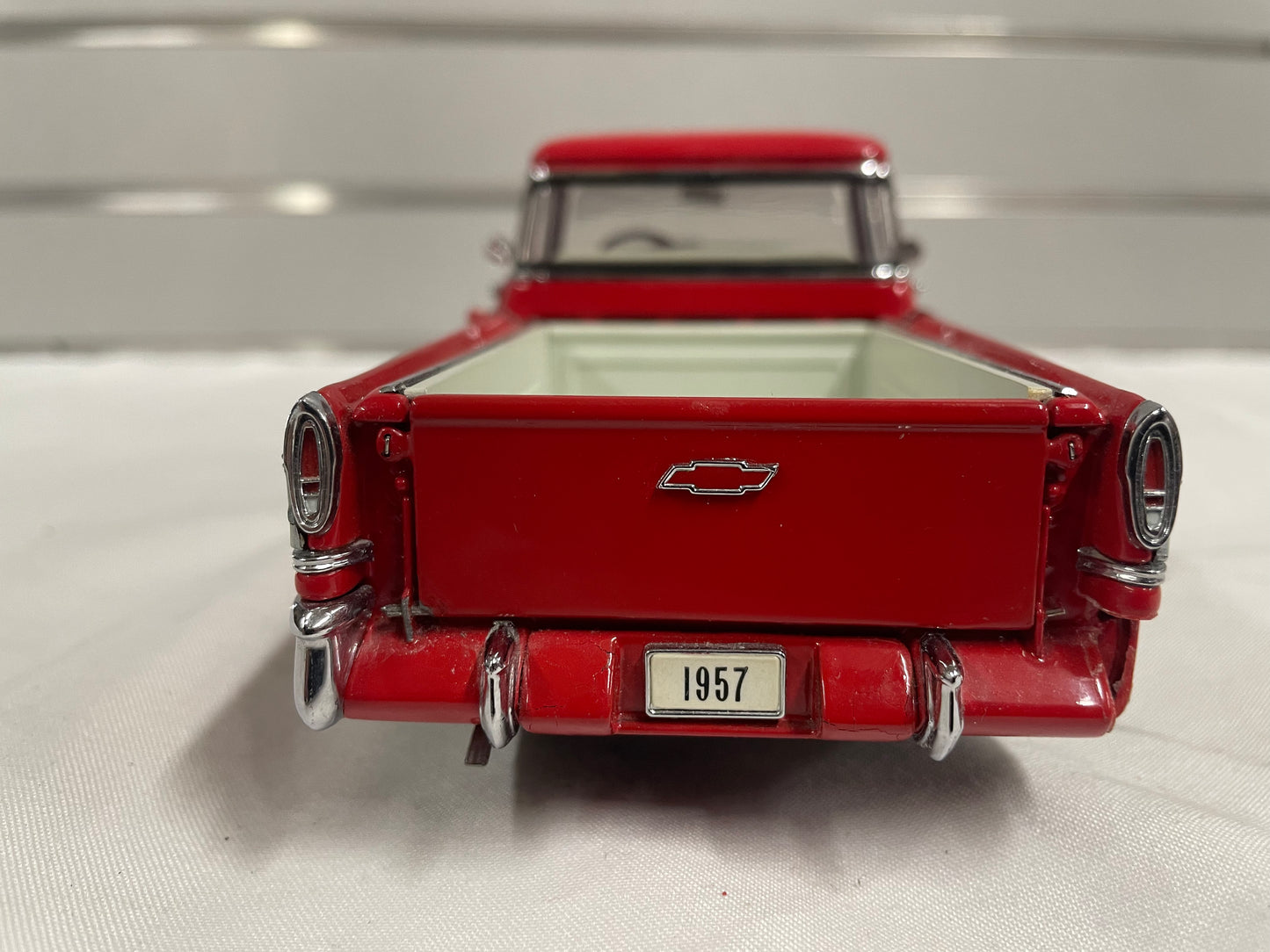 1/24 Scale Danbury Mint Die-Cast 1957 Chevrolet Cameo Carrier Pickup Truck