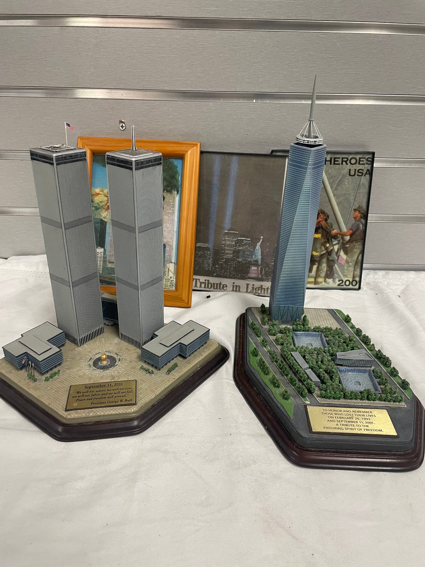September 11, 2001Trubute Pictures and Models. Comes with 2 handcrafted models and three pictures with frames 5170057