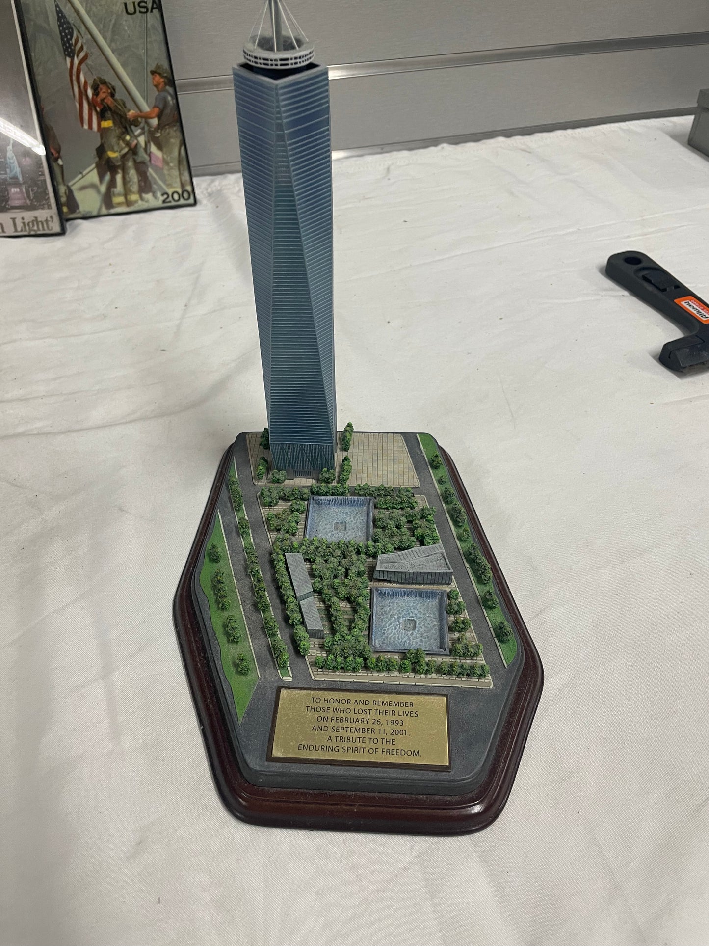September 11, 2001Trubute Pictures and Models. Comes with 2 handcrafted models and three pictures with frames 5170057