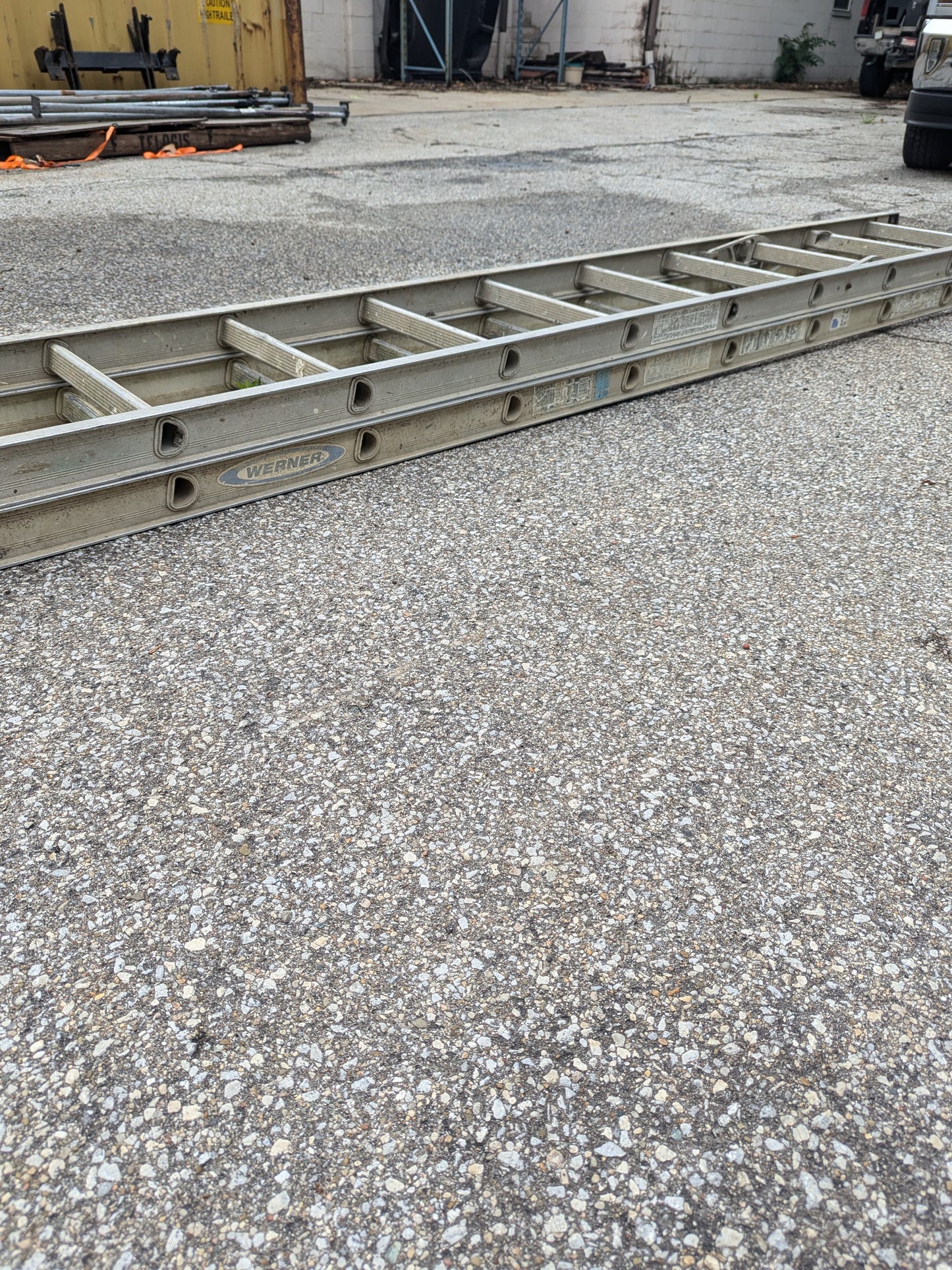 32 foot extension ladder 5169594