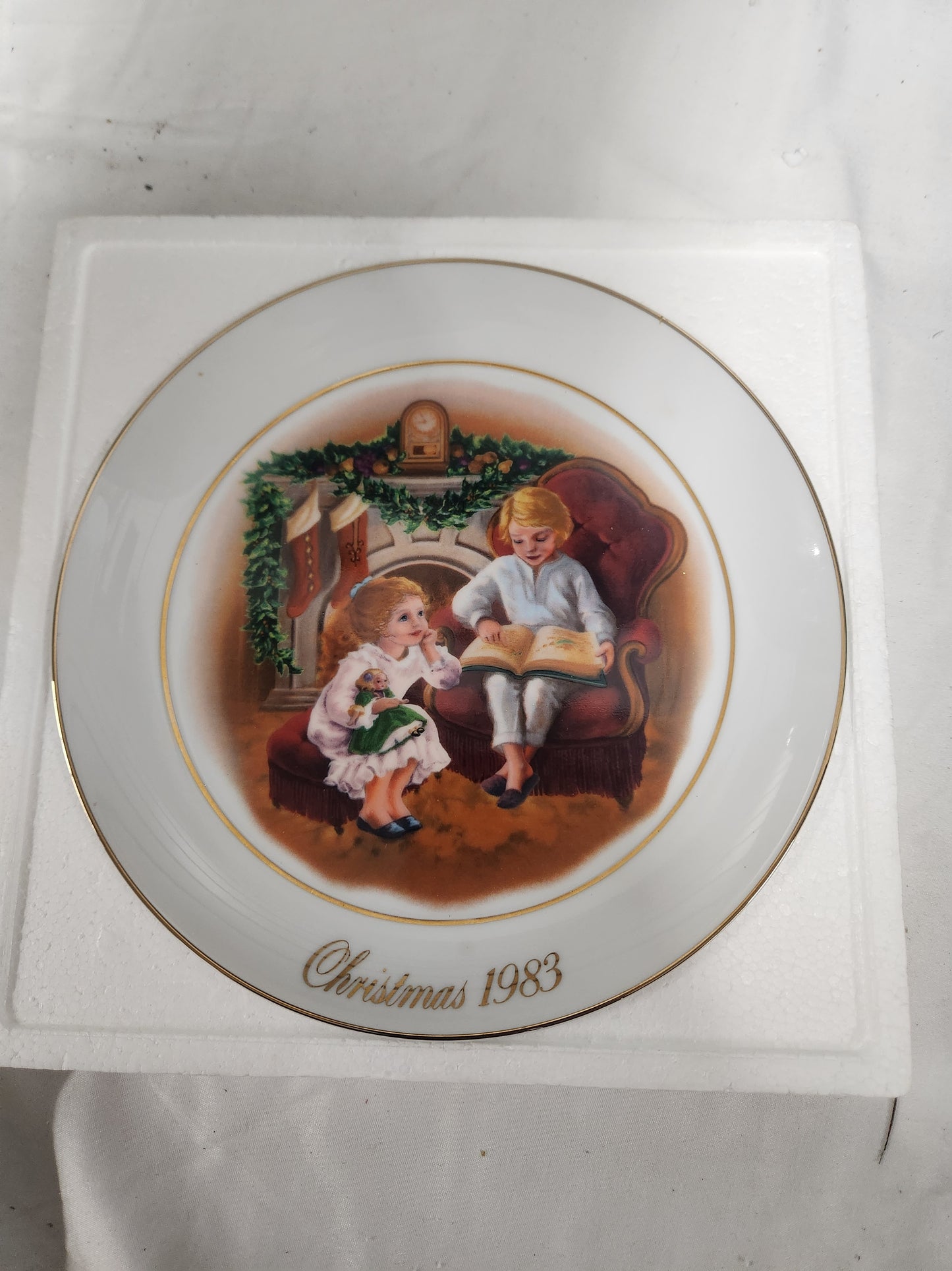 1983 Avon Christmas Memories Series 22k Trim Porcelain Plate, Avon Christmas Memories Series