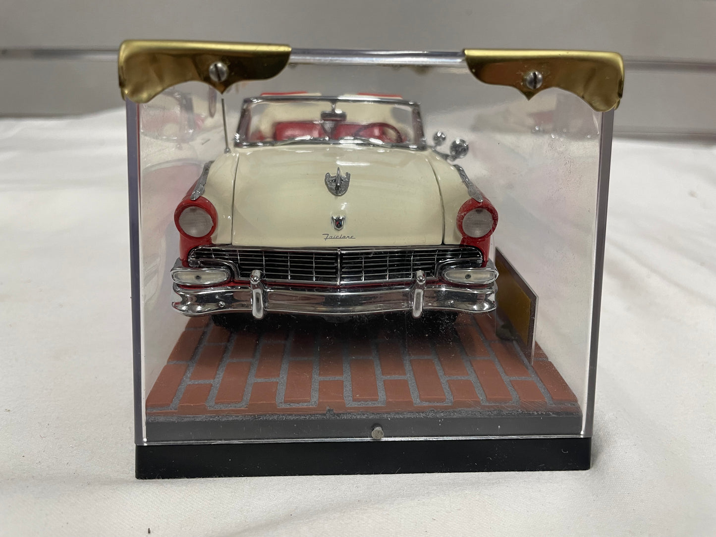 Danbury Mint 1956 Ford Fairlane Sunliner Die Cast 1:24 scale 5169385