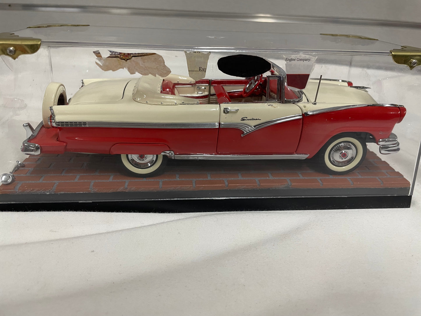 Danbury Mint 1956 Ford Fairlane Sunliner Die Cast 1:24 scale 5169385