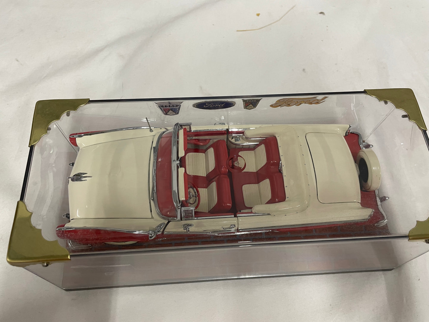 Danbury Mint 1956 Ford Fairlane Sunliner Die Cast 1:24 scale 5169385