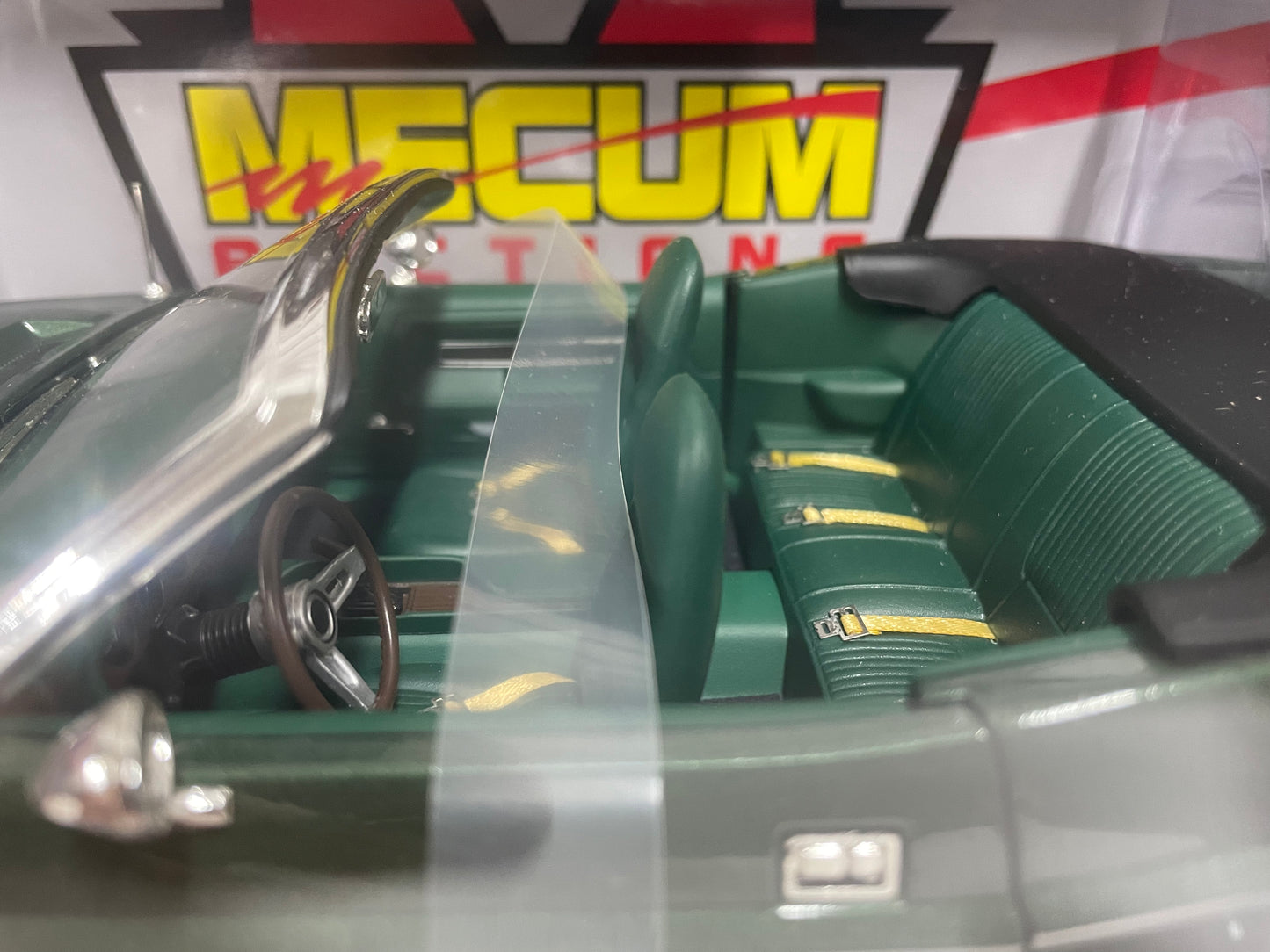 1970 Dodge HEMI Challenger R/T Auction Block Mecum Greenlight 1:18 Diecast Model Car