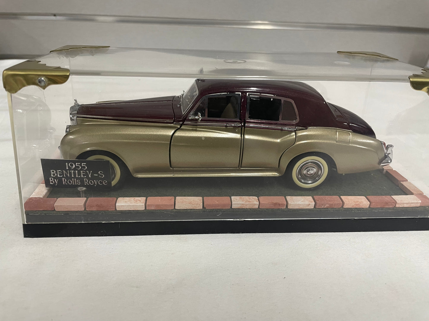 Franklin Mint 1:24 1955 Bentley S Gold / burgundy with case