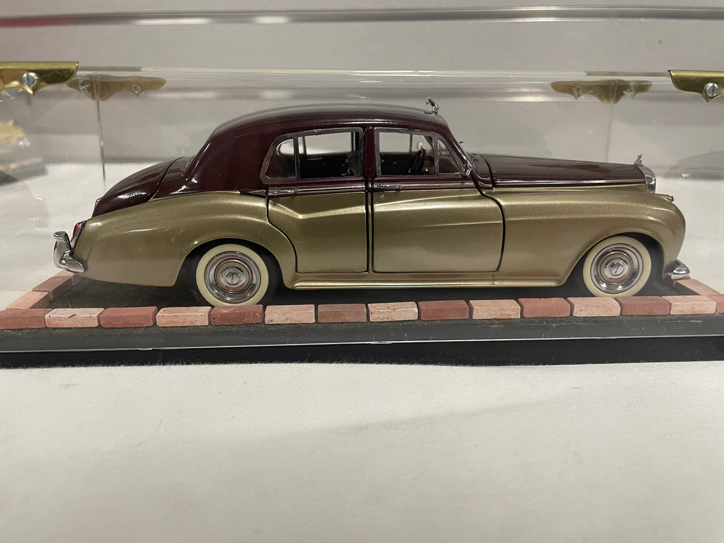 Franklin Mint 1:24 1955 Bentley S Gold / burgundy with case