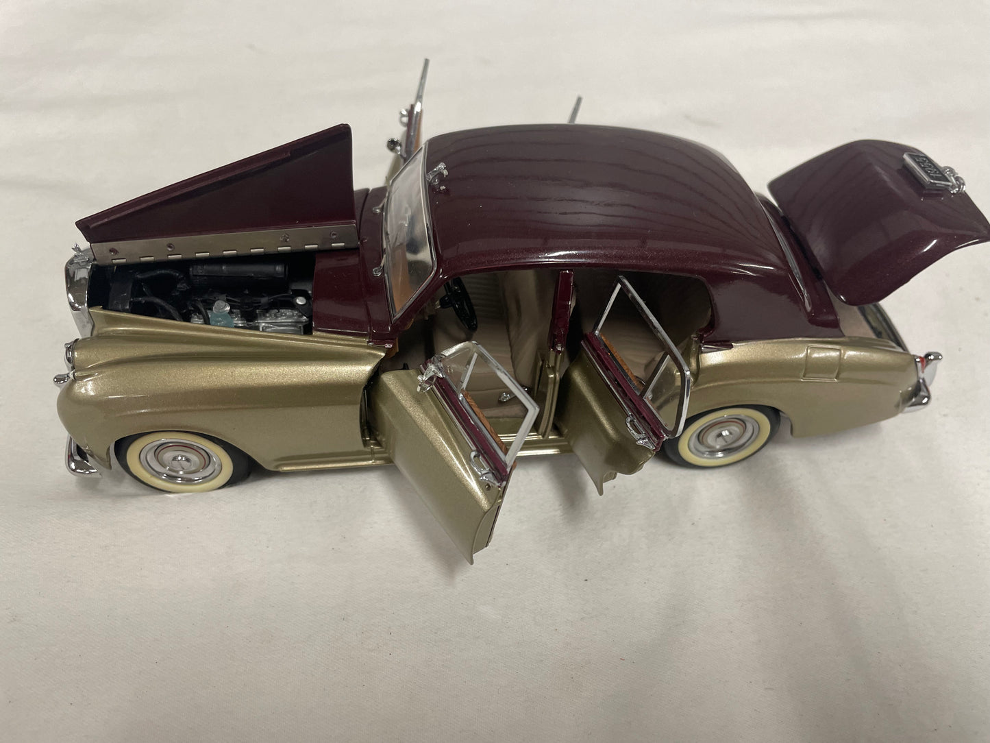 Franklin Mint 1:24 1955 Bentley S Gold / burgundy with case