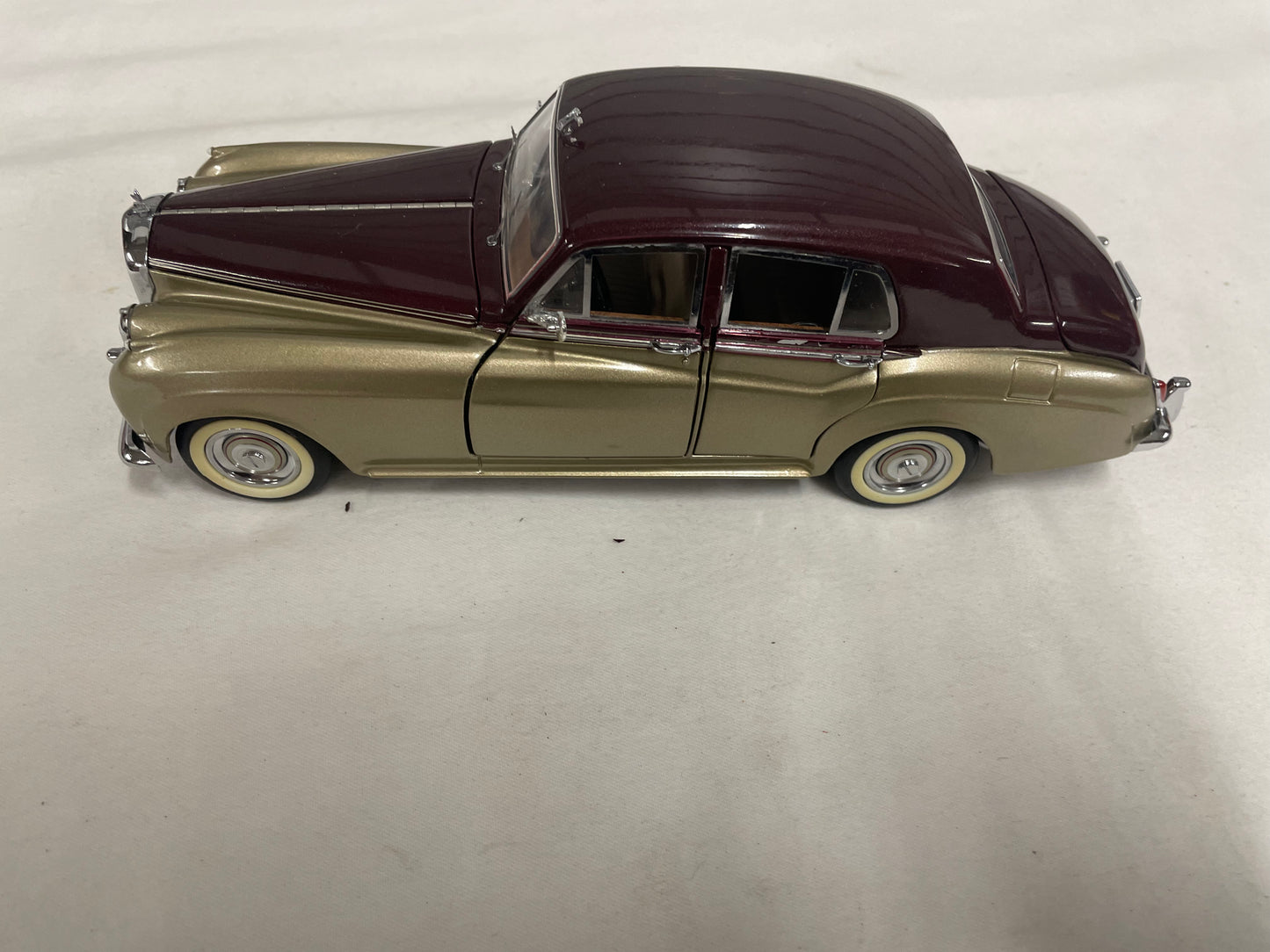 Franklin Mint 1:24 1955 Bentley S Gold / burgundy with case