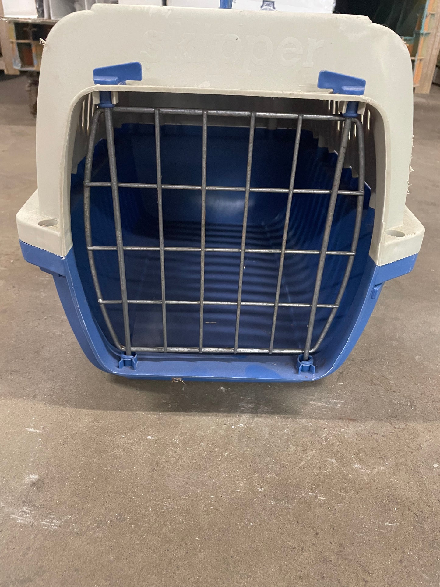 Marchioro Blue Handheld Cat Cage. Cage opens and closes smoothly. 19x12 inches