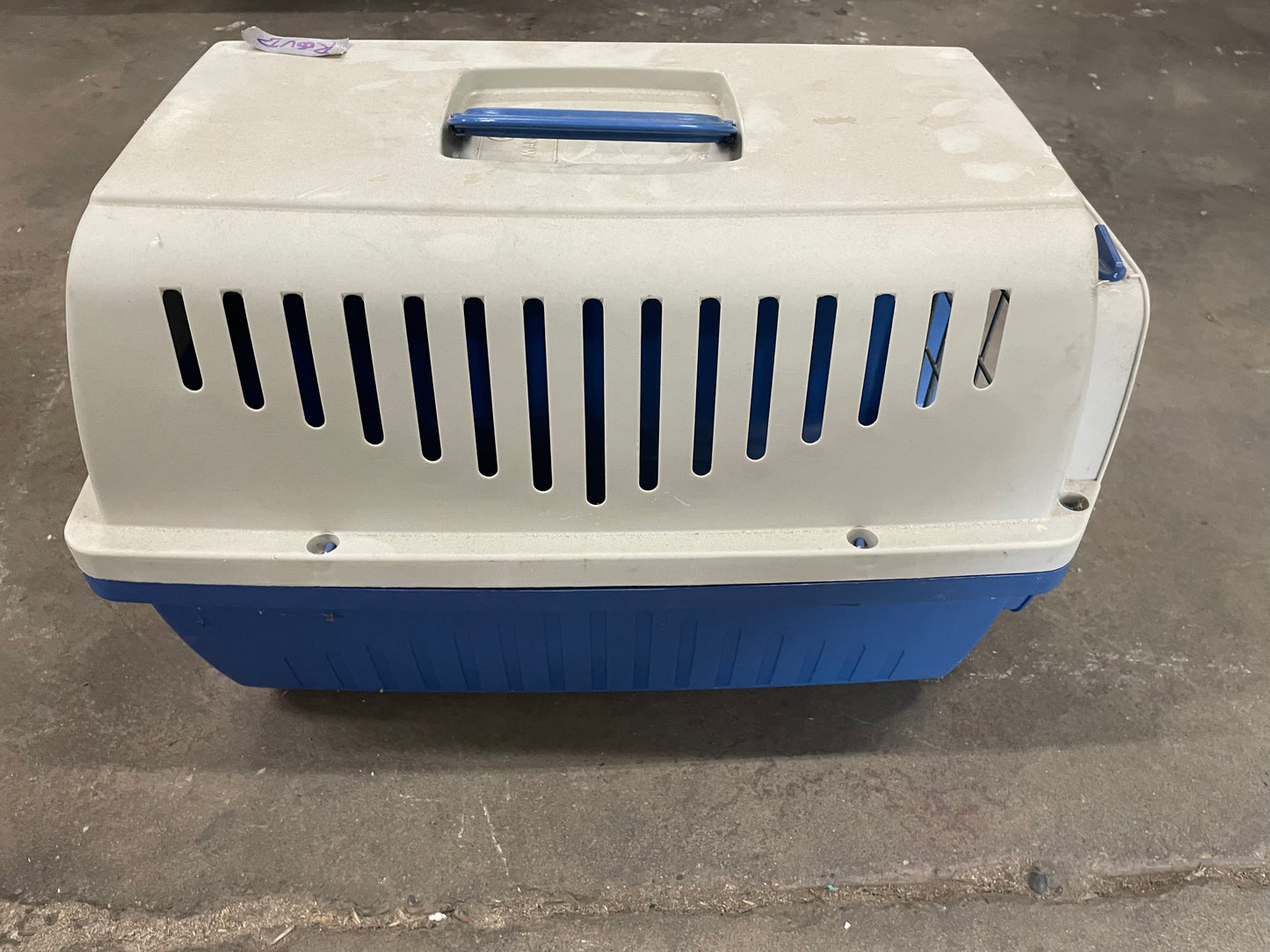 Marchioro Blue Handheld Cat Cage. Cage opens and closes smoothly. 19x12 inches