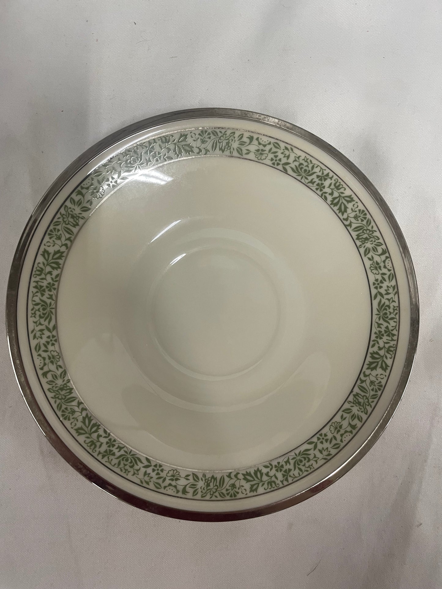 Lenox Memoir Collection Fine China Dish Set w Tea Cups and Plates 6" & 8" Dishes.  LIKE NEW in case