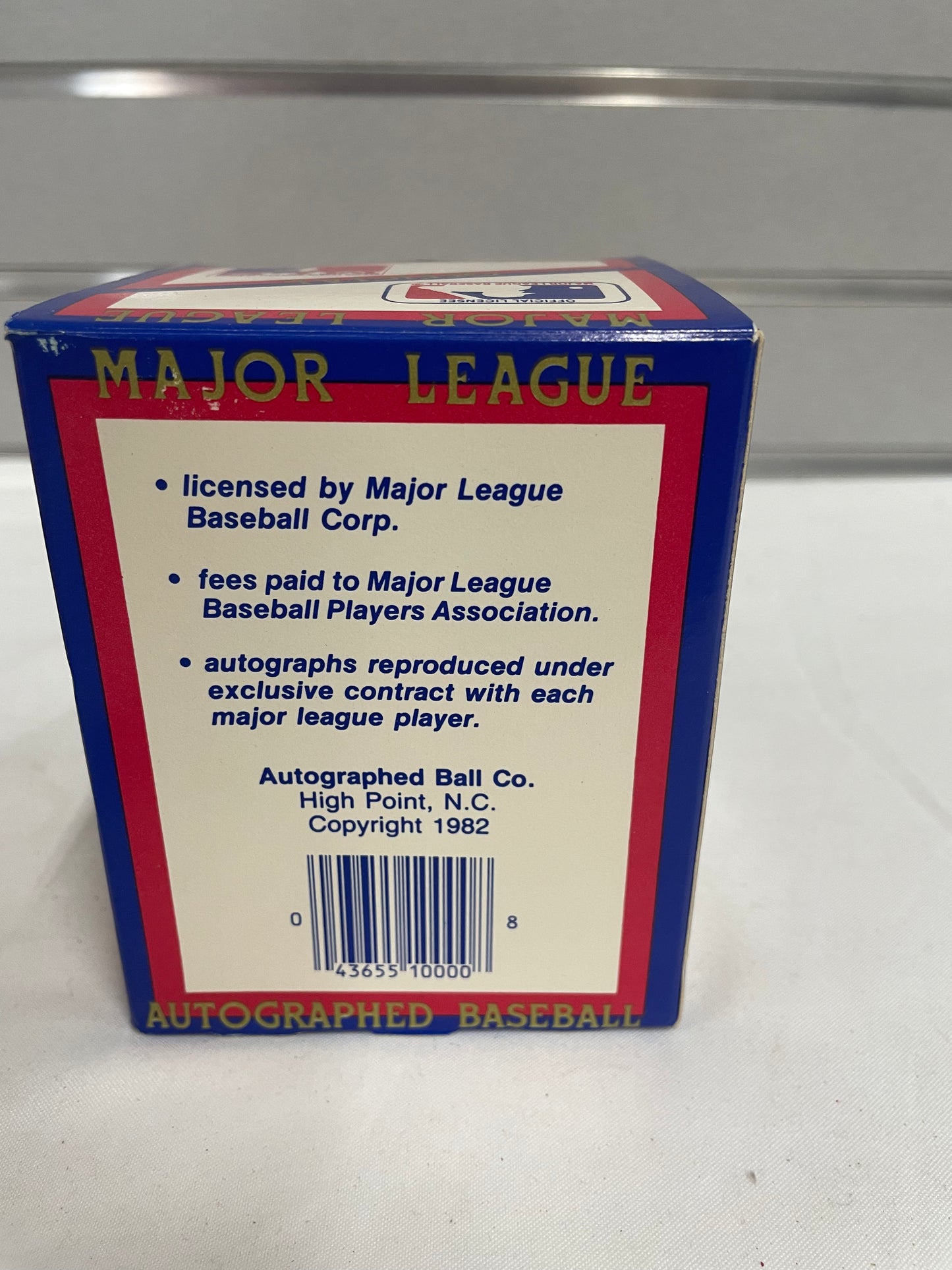 Official Cincinnati Reds Autographed Major League Baseball. 1990 World Championship year. Come with box and casing.