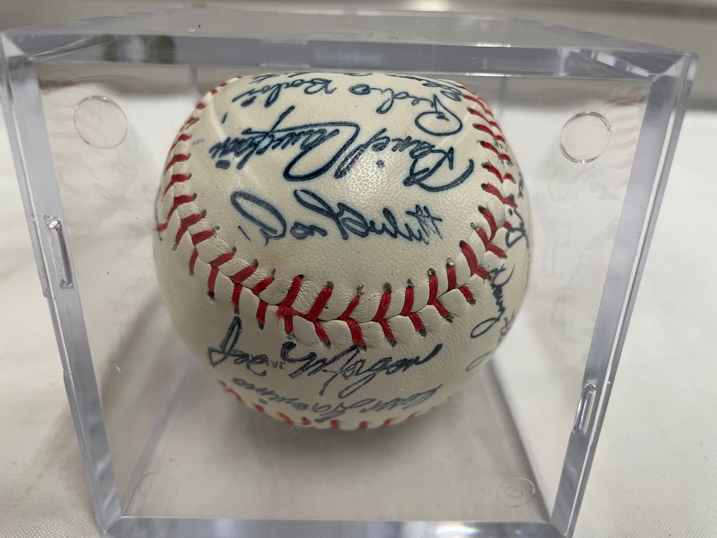 Signed Baseball from 1976 World Series. Cincinnati Reds. With display case.