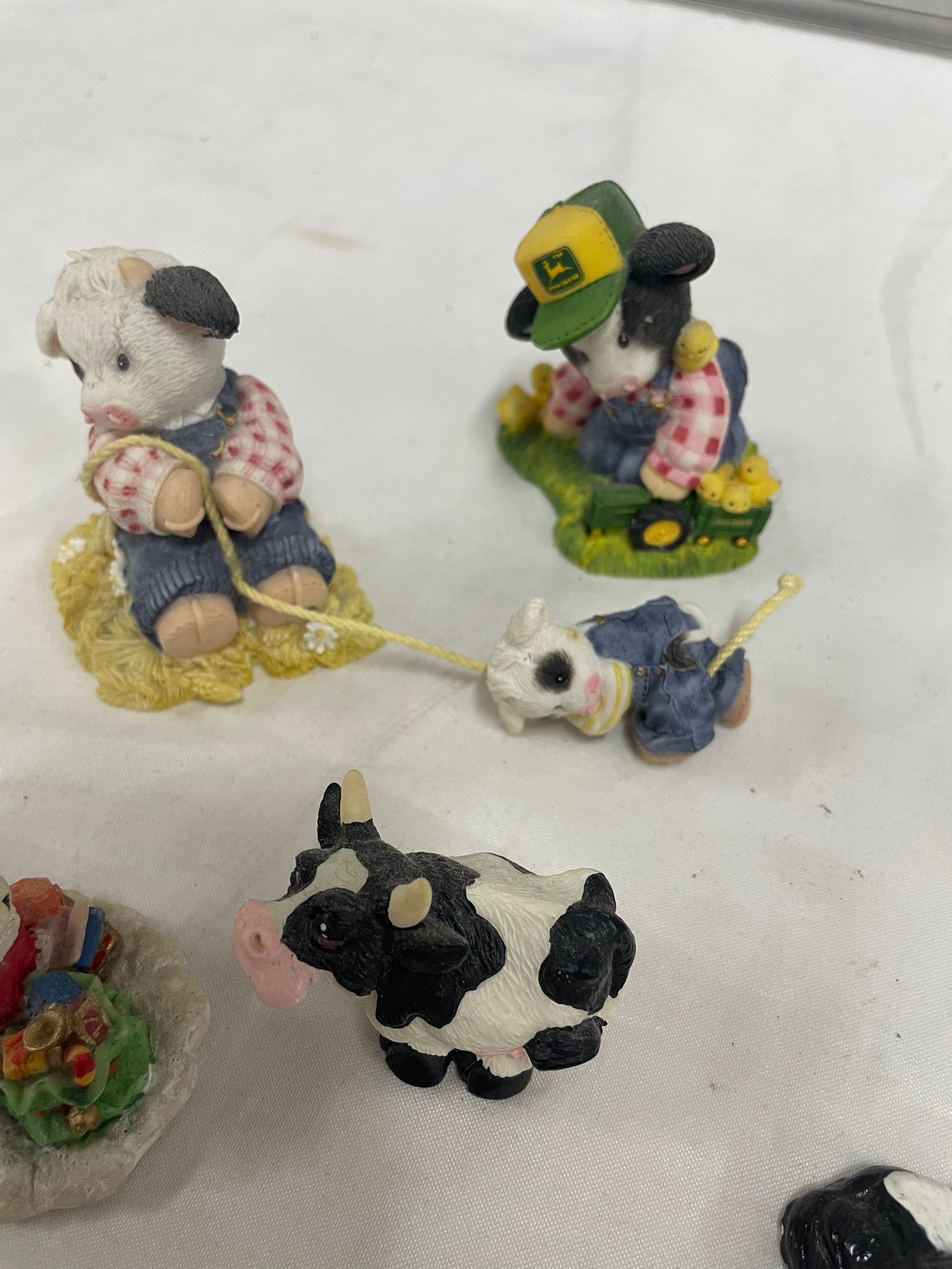 6 Piece Small Cow decoration set