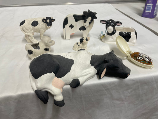 7 piece ceramic cow decoration set. All parts included. Includes keychain.