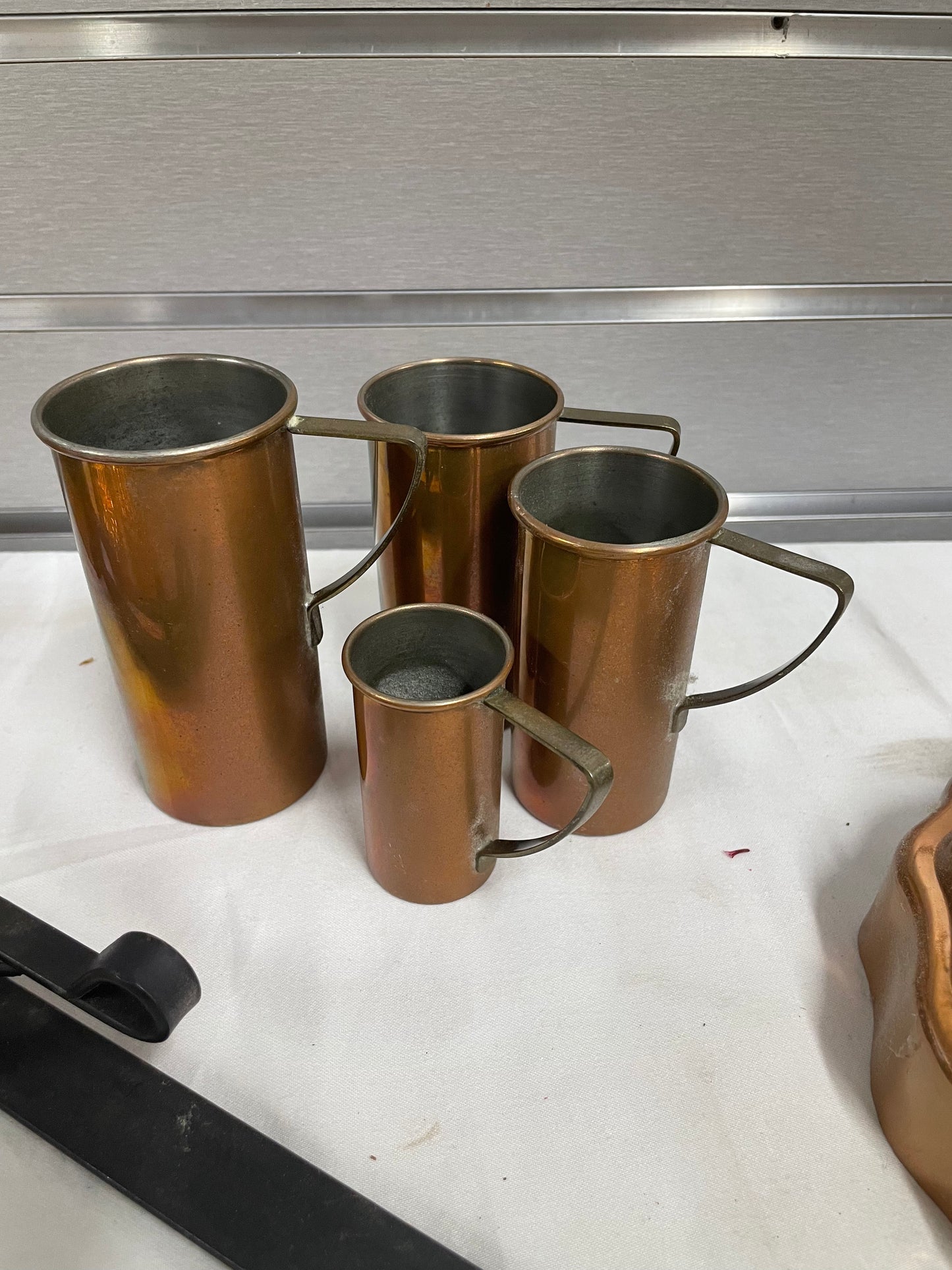 Copper dinner set. Includes four cups two big dishes, three small dishes and copper skillet with hood