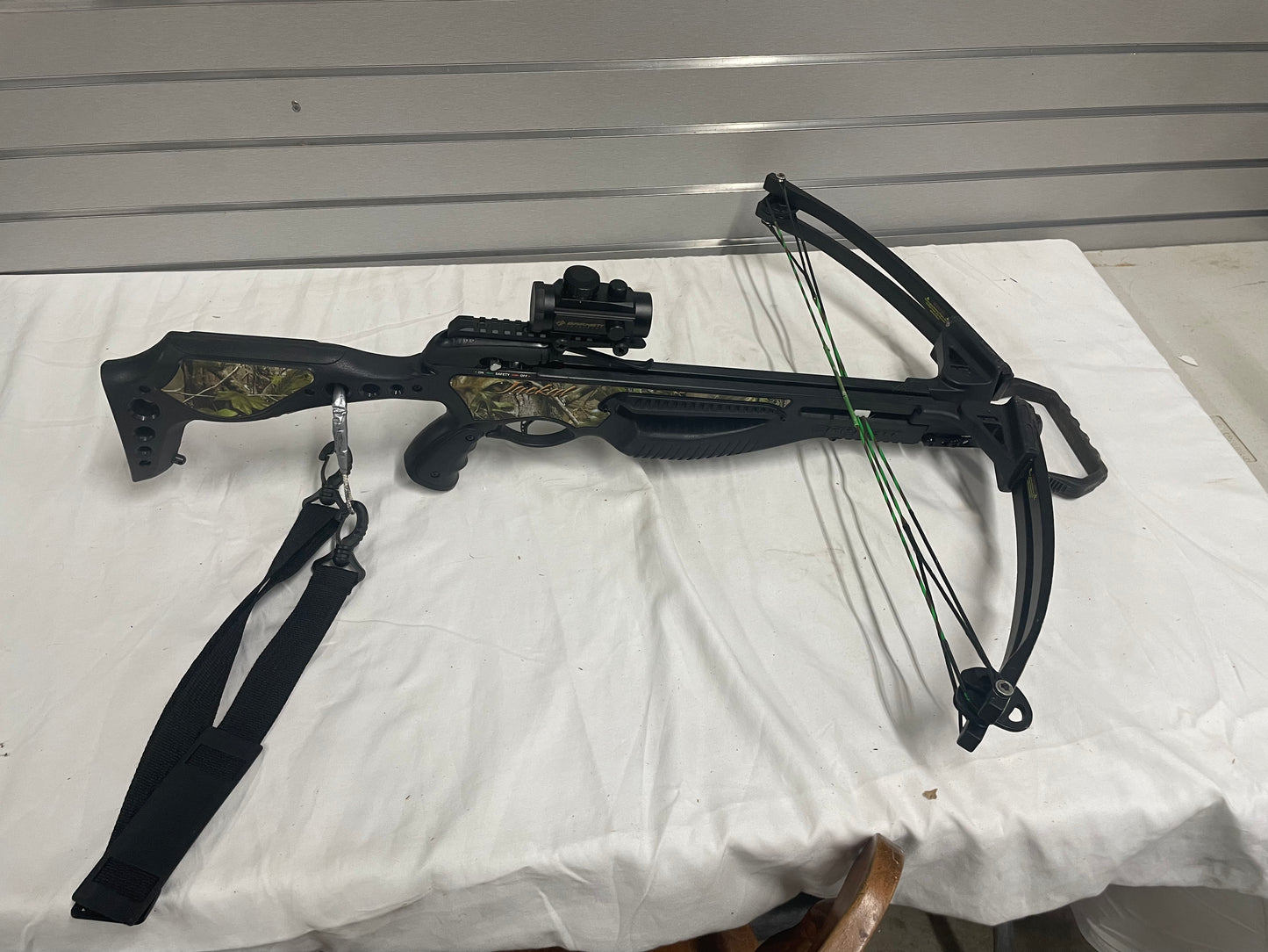 Barnett Jackal Crossbow with Arrows and Target. Crossbow is 315 FPS 88ft. Lbs. kinetic energy. 150 Draw Weight. 12” power strike. Barnett Easton Carbon Arrows. Comes with 7 arrows. Buck Commander. Barely used. 5169865