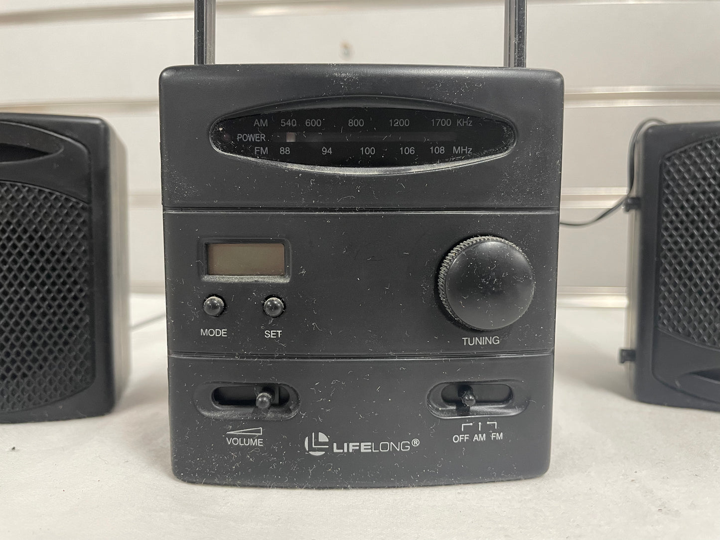 Lifelong Am/Fm Radio LCD Clock. Comes with two speakers attached. Item #8157.