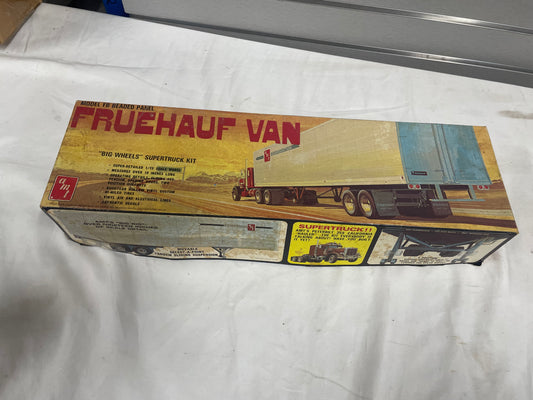 AMT Fruehauf Van Big Wheels Supertruck Kit 1:25 Model Kit