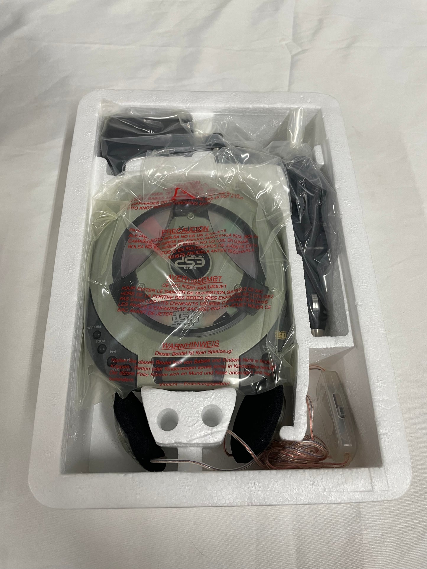 Vintage GPX C3941 Portable CD Player Compact Disc Player. NEW in original box C3941