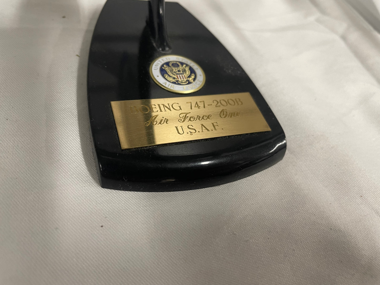 Lot of four commercial air busses. Boeing 757-200 United Airlines 1:150 scale. Boeing 757-200 NWA 1:150 scale. Boeing 747-200B Air Force One. Maisto Bowing 777-200 AM Intercontinental. All plastic