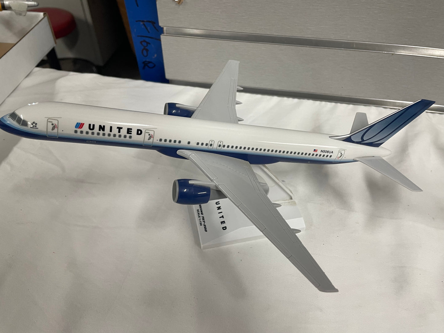 Lot of four commercial air busses. Boeing 757-200 United Airlines 1:150 scale. Boeing 757-200 NWA 1:150 scale. Boeing 747-200B Air Force One. Maisto Bowing 777-200 AM Intercontinental. All plastic