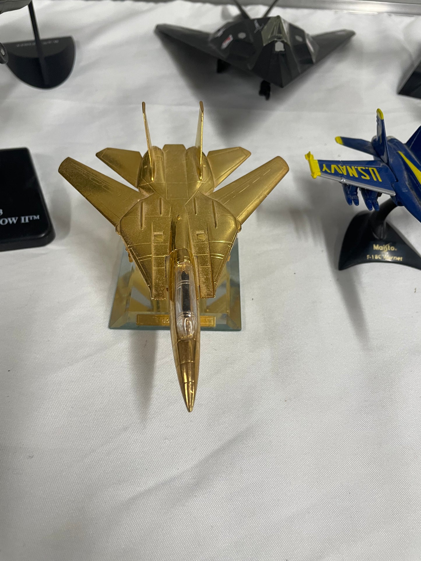 Lot of winged fighter jets / planes. 7 planes in total. All are plastic models. B-2 Spirit. YB-49. YF-23 Black Widow 2. F-14A Tomcat. F-18C Hornet. F15 Strike Eagle. 37 TFW. 4-10” planes.