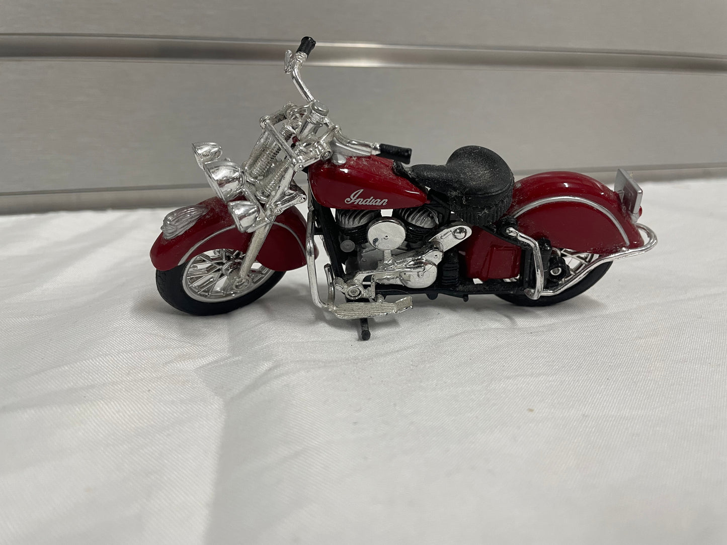 Lot of 8 - 5” plastic motorcycle model s. Harley-Davidson. Screaming Eagle. Police. FLT 01442. Indian. Duo Glide. 8 motorcycles included. Maisto and Matchbox Models. Plastic and Metal. All included