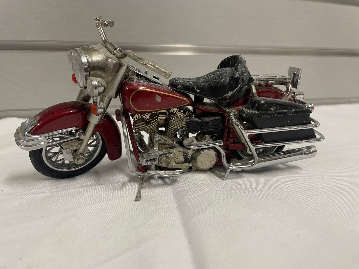 Lot of 8 - 5” plastic motorcycle model s. Harley-Davidson. Screaming Eagle. Police. FLT 01442. Indian. Duo Glide. 8 motorcycles included. Maisto and Matchbox Models. Plastic and Metal. All included