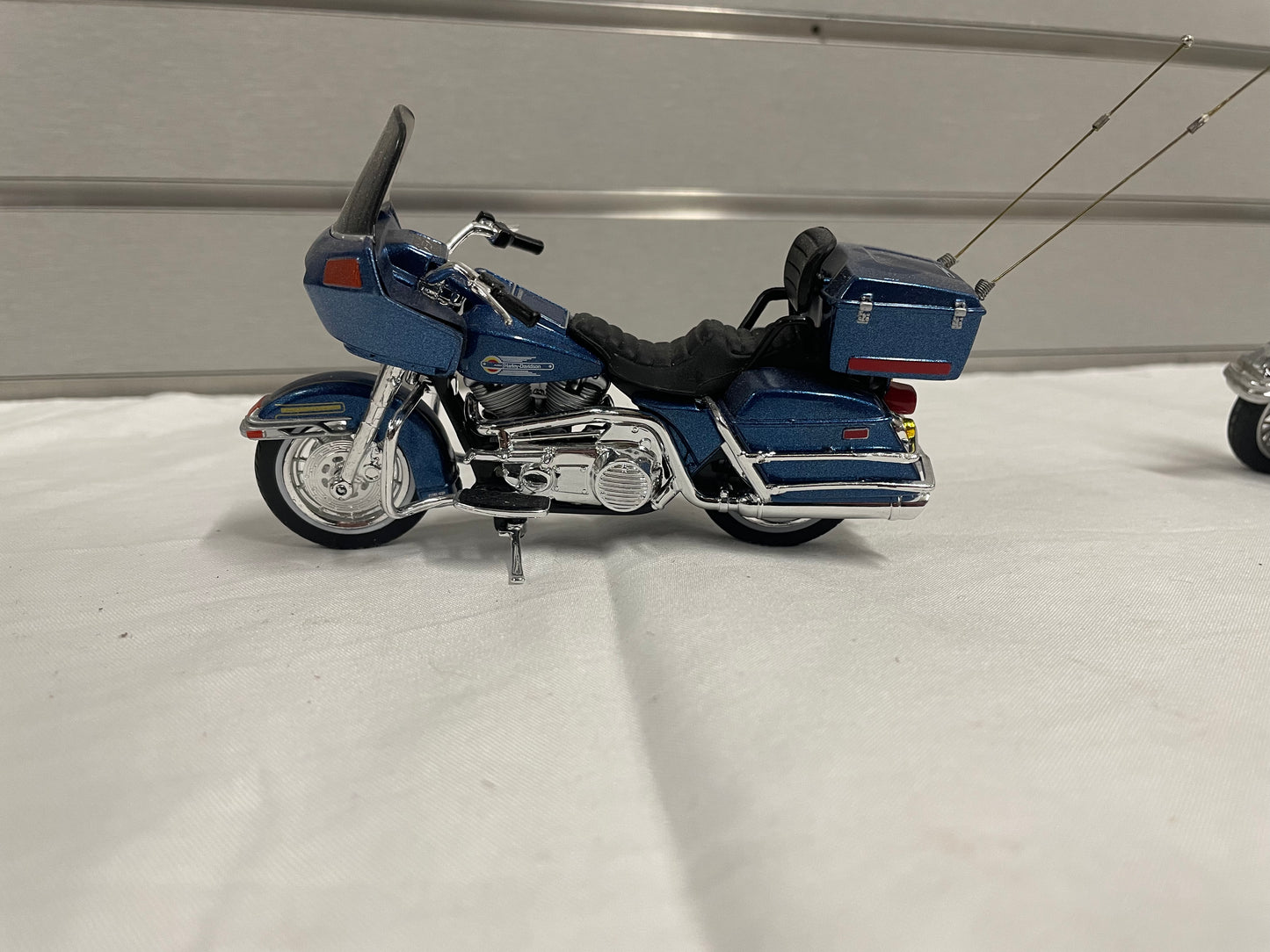 Lot of 8 - 5” plastic motorcycle model s. Harley-Davidson. Screaming Eagle. Police. FLT 01442. Indian. Duo Glide. 8 motorcycles included. Maisto and Matchbox Models. Plastic and Metal. All included