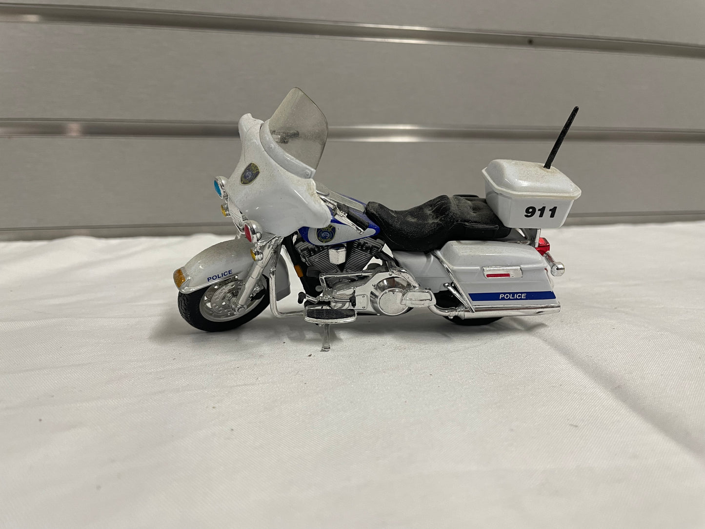 Lot of 8 - 5” plastic motorcycle model s. Harley-Davidson. Screaming Eagle. Police. FLT 01442. Indian. Duo Glide. 8 motorcycles included. Maisto and Matchbox Models. Plastic and Metal. All included