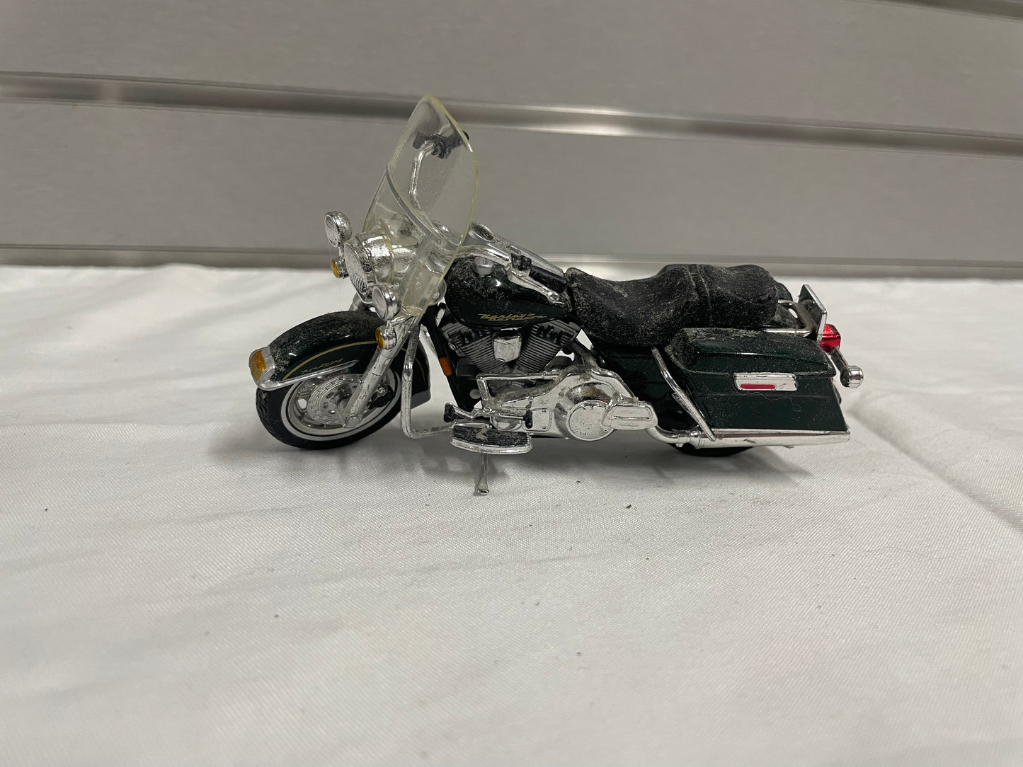 Lot of 8 - 5” plastic motorcycle model s. Harley-Davidson. Screaming Eagle. Police. FLT 01442. Indian. Duo Glide. 8 motorcycles included. Maisto and Matchbox Models. Plastic and Metal. All included