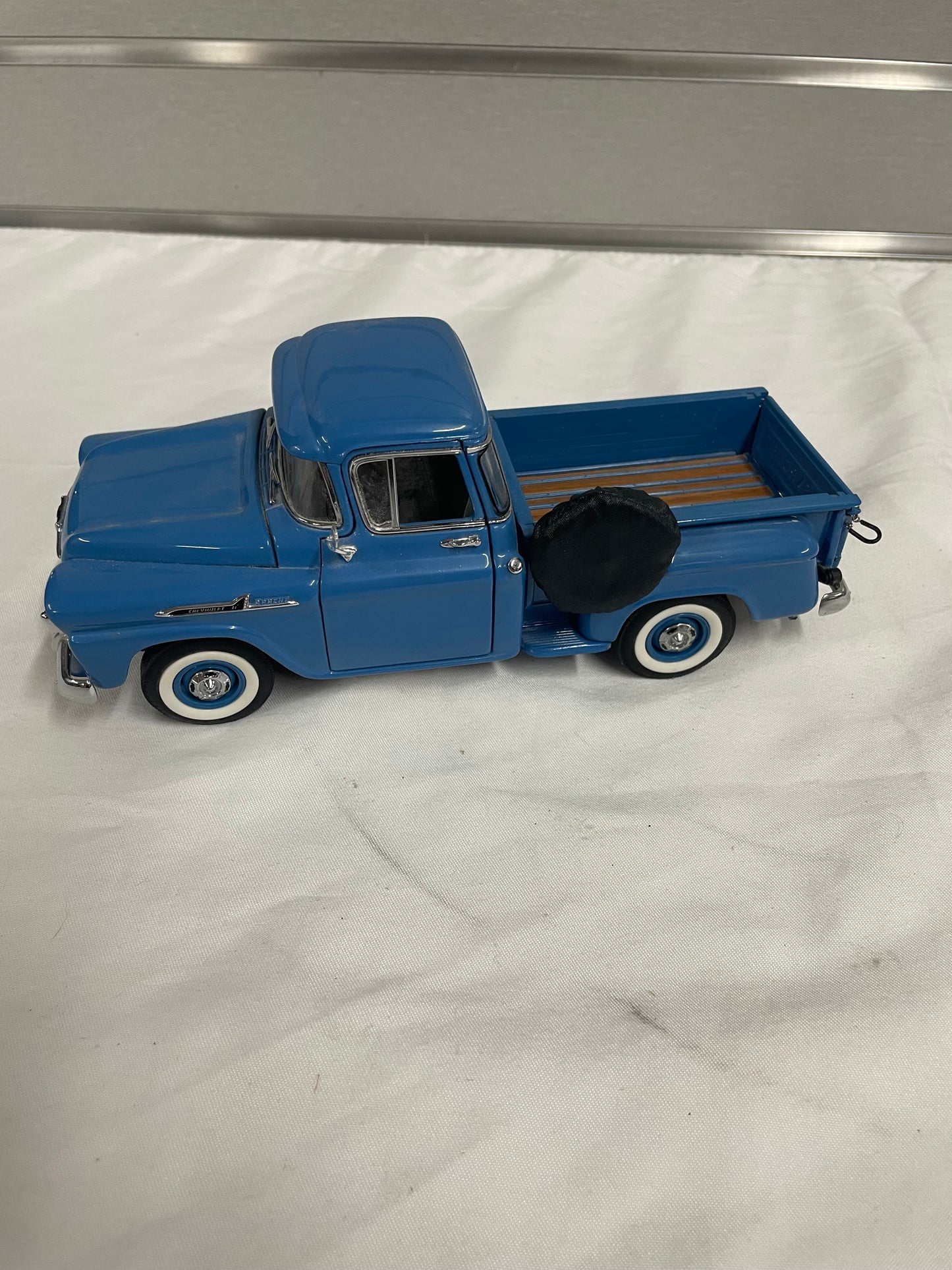 DANBURY MINT 1958 CHEVROLET APACHE PICKUP TRUCK 1/24 DIECAST SR Blue