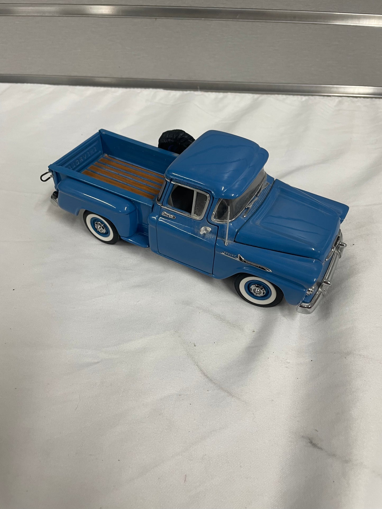 DANBURY MINT 1958 CHEVROLET APACHE PICKUP TRUCK 1/24 DIECAST SR Blue