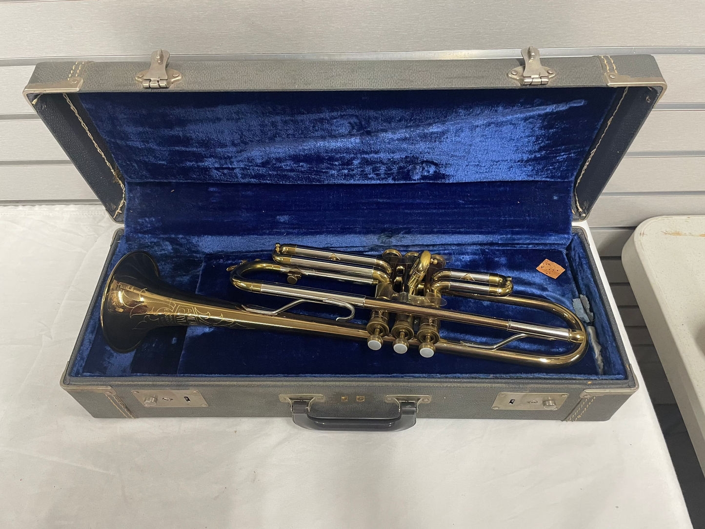 American Gaylord Trumpet in Protective felt case. Case has handle. Comes with just trumpet/what’s in picture. Trumpet is vintage. Elkhart,IN USA