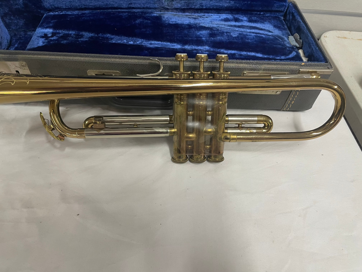 American Gaylord Trumpet in Protective felt case. Case has handle. Comes with just trumpet/what’s in picture. Trumpet is vintage. Elkhart,IN USA