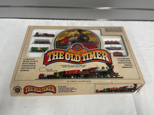 Bachmann The Old Timer Electric Train Set. Authentic 4-4-0 Locomotive with tender and 5 cars. Comes with extra tracks/battery/ and manuals