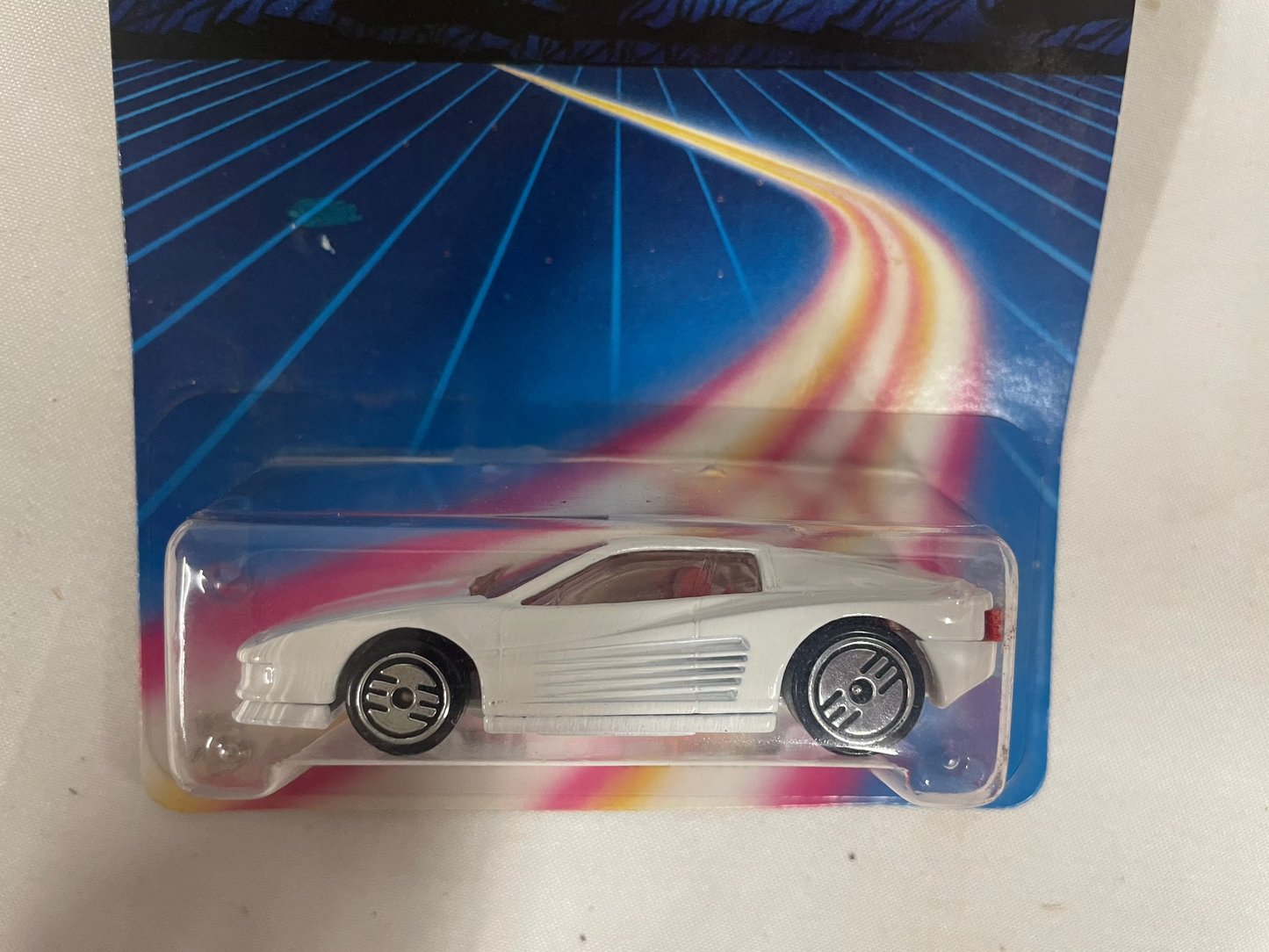 Hot Wheels 1987 Ferrari Testarossa. Miami Vice. NEW in package F8-87 HOT WHEELS - 1986 FERRARI TESTAROSSA - WHITE - MALAYSIA